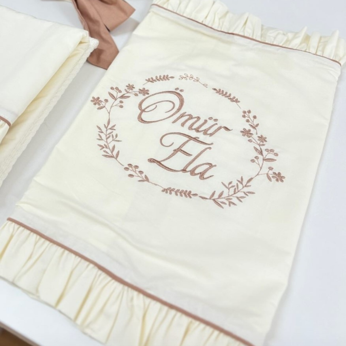 İSİM NAKIŞLI YASTIK KILIFI